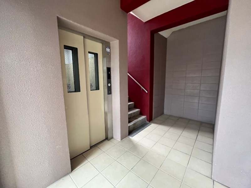 1K Apartment for Rent in Ginowan City, Okinawa - 40,000 Yen - Thumbnail 2