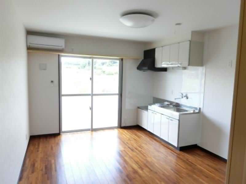 1R Apartment for Rent in Uruma City, Okinawa - 40,000 Yen - Thumbnail 2