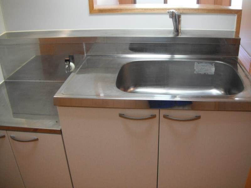 Pet-Friendly 1LDK Apartment for Rent in Yaese Town, Okinawa - Image 1