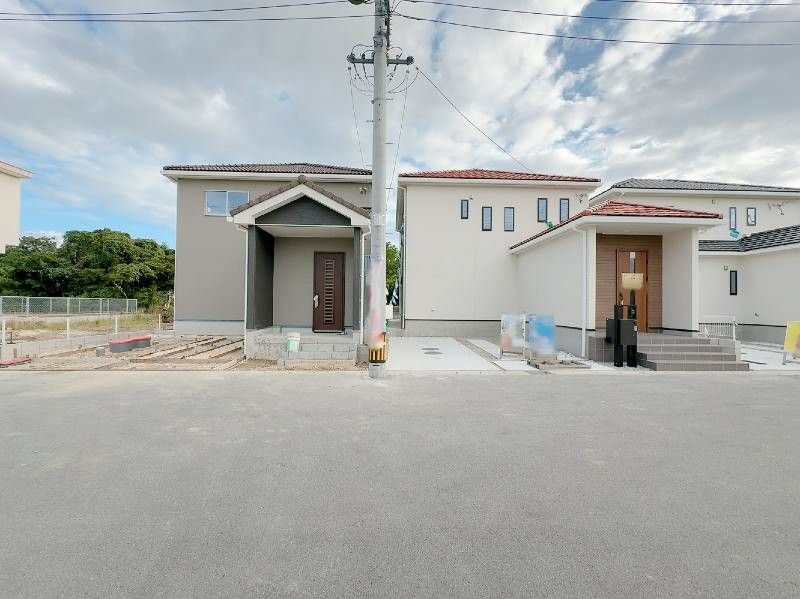 New 4LDK House in Uruma City, Okinawa with Pantry and Garden - Thumbnail 2