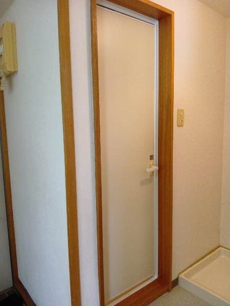 2DK Apartment for Rent in Urasoe, Okinawa - 41m² - Thumbnail 2