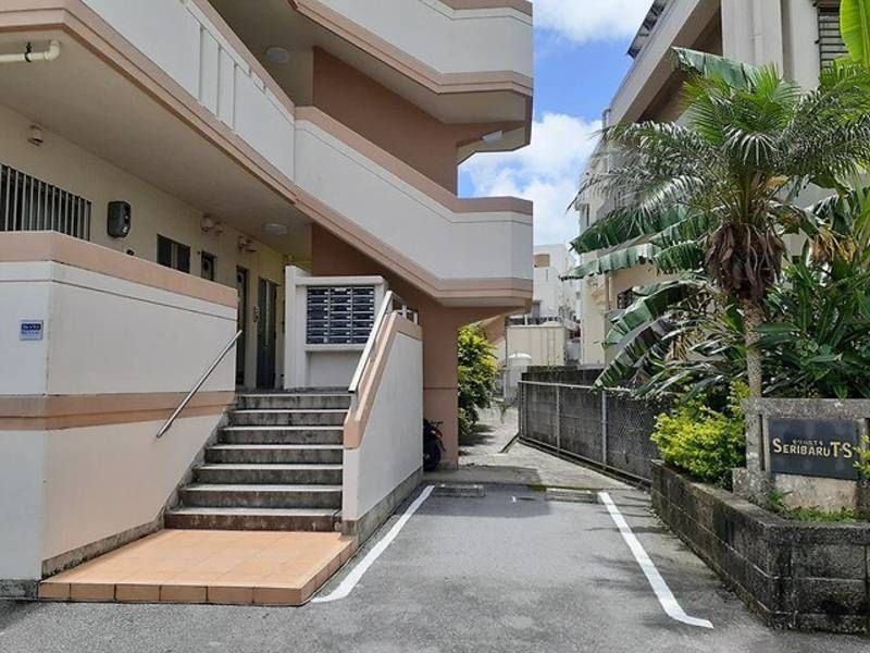 1LDK Apartment for Rent in Urasoe City, Okinawa - 69,000 Yen - Thumbnail 2