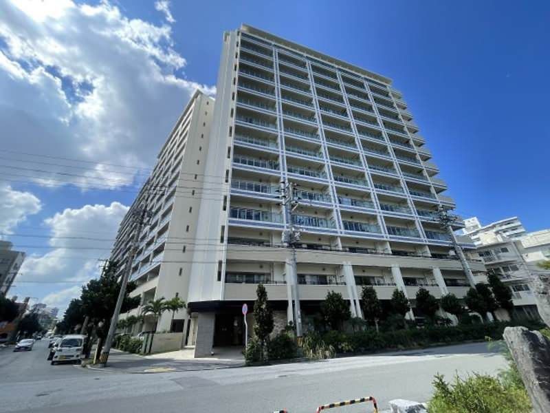 Ocean View 2LDK Apartment in Naha's Branciera Akebono Premist - Thumbnail 2