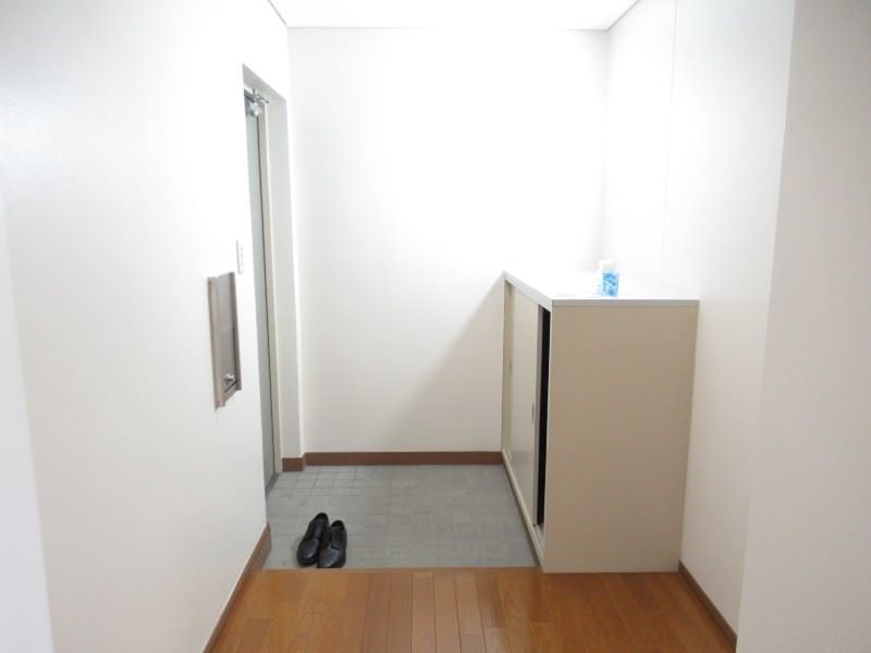 Spacious 4LDK Apartment for Rent in Tomari, Naha, Okinawa - Thumbnail 2