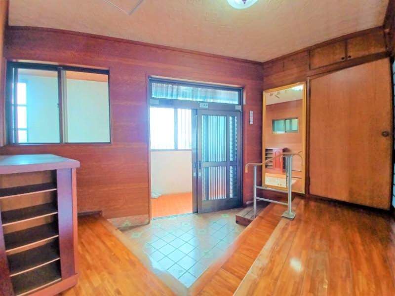 3LDK Apartment for Rent in Okinawa City with Free Garage Parking - Thumbnail 4