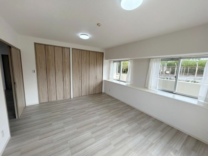 2LDK Renovated Ocean-View Apartment in Naha, Okinawa - Thumbnail 3