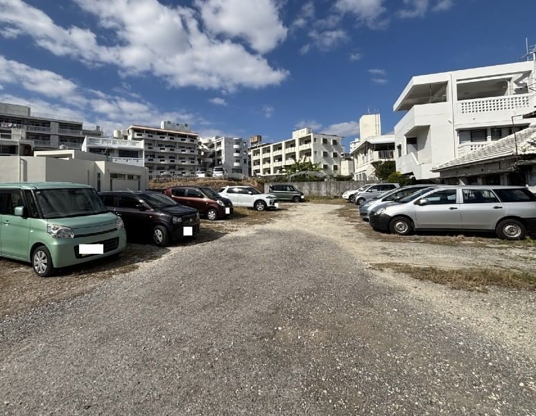 Light Vehicle Parking Space for Rent in Naha City, Okinawa - Thumbnail 3