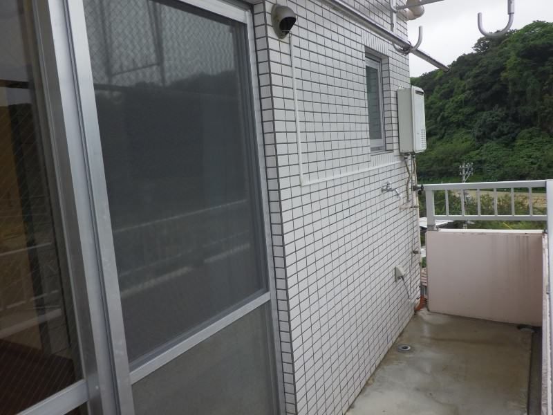 Spacious 1R Apartment for Rent in Chatan, Okinawa - Thumbnail 2