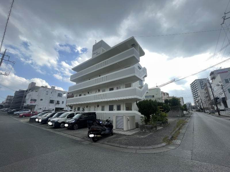 Renovated 2LDK Apartment for Rent in Naha Ameku, Okinawa - Thumbnail 3