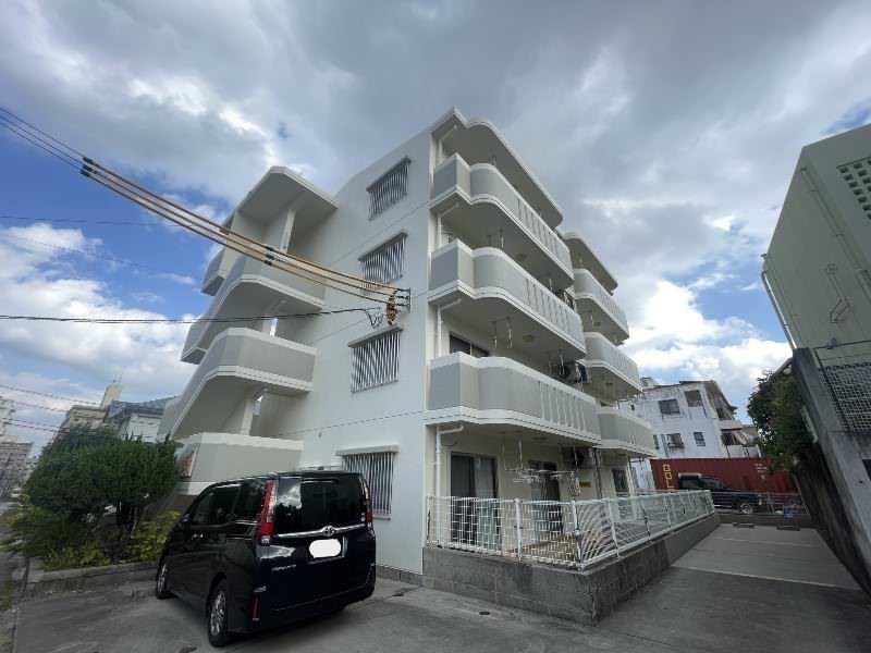 Renovated 2LDK Apartment for Rent in Naha Ameku, Okinawa - Thumbnail 2