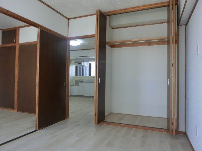 2DK Apartment for Rent in Urasoe City, Okinawa - 40.26 sqm - Thumbnail 3