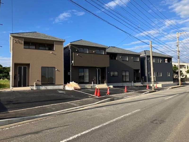 New 4LDK House for Sale in Uruma, Okinawa - 2025 Completion - Thumbnail 2
