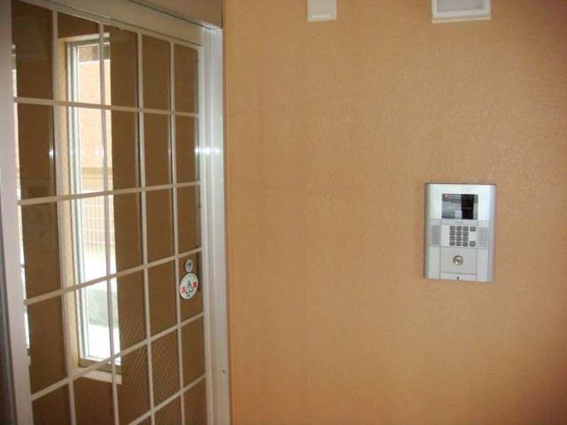 2DK Apartment for Rent in Toyosaki, Tomigusuku, Okinawa - Thumbnail 2