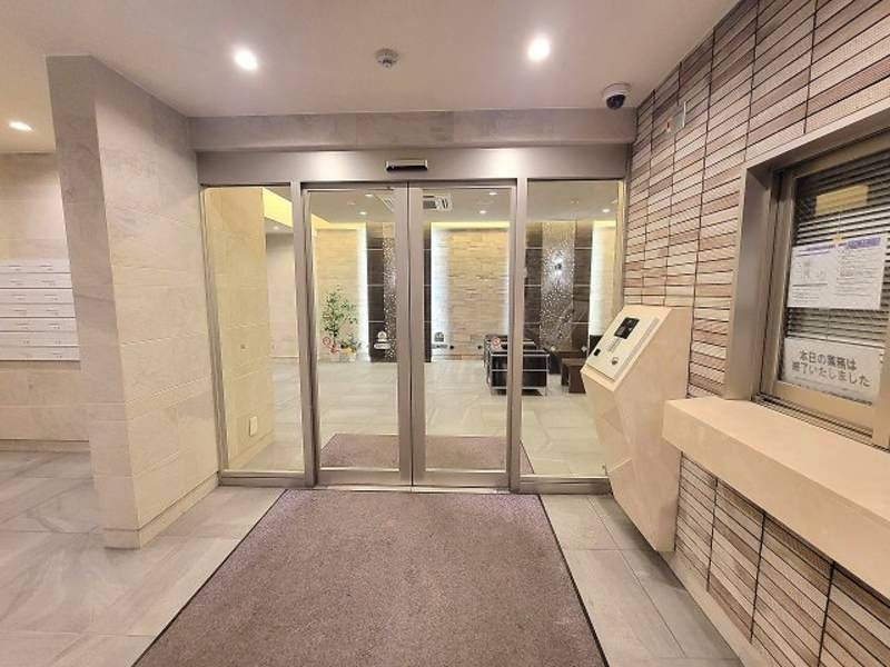 2019-Built 4LDK Corner Apartment in Naha's Makishi Near Kokusai-dori - Thumbnail 3