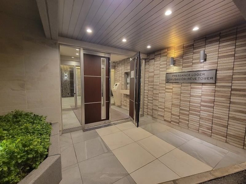 2019-Built 4LDK Corner Apartment in Naha's Makishi Near Kokusai-dori - Image 1