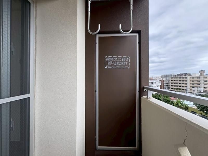 1K Apartment for Rent in Urasoe, Okinawa - 19.3 sqm - Thumbnail 3