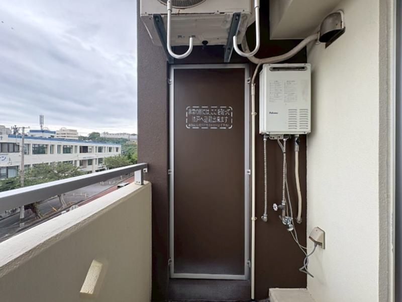 1K Apartment for Rent in Urasoe, Okinawa - 19.3 sqm - Thumbnail 4