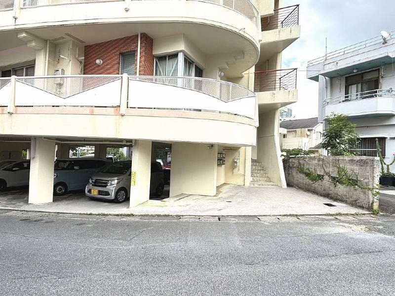 6LDK House with 5 Rental Units for Sale in Naha, Okinawa - Thumbnail 3