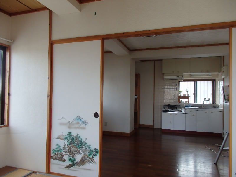 2DK Apartment for Rent in Murokawa, Okinawa City - Thumbnail 3