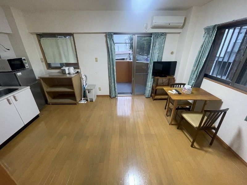 1R Apartment for Rent in Naha Wakasa, Okinawa with Parking - Thumbnail 4