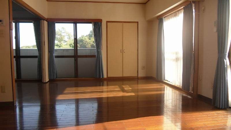 2LDK Apartment for Sale in Raffine Futenma, Ginowan, Okinawa - Thumbnail 4