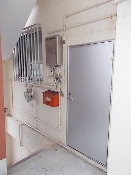 1LDK Apartment for Rent in Ginowan City, Okinawa - 31,000 Yen - Thumbnail 2