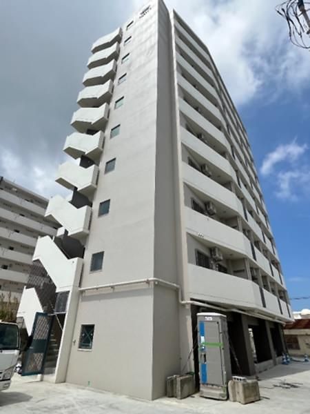 ESAN TERRACE Misato 1K Apartment for Rent in Okinawa City - Thumbnail 2