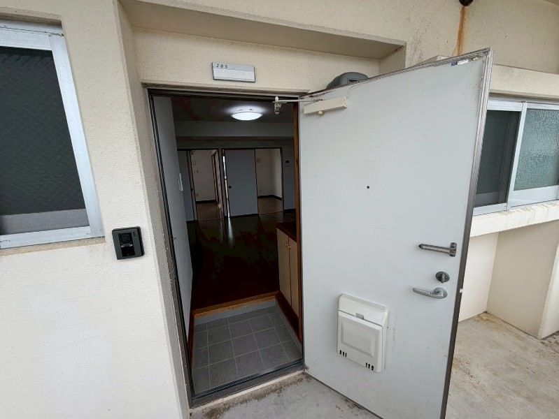 Ocean View 2LDK Apartment for Rent in Yomitan Village, Okinawa - Thumbnail 2