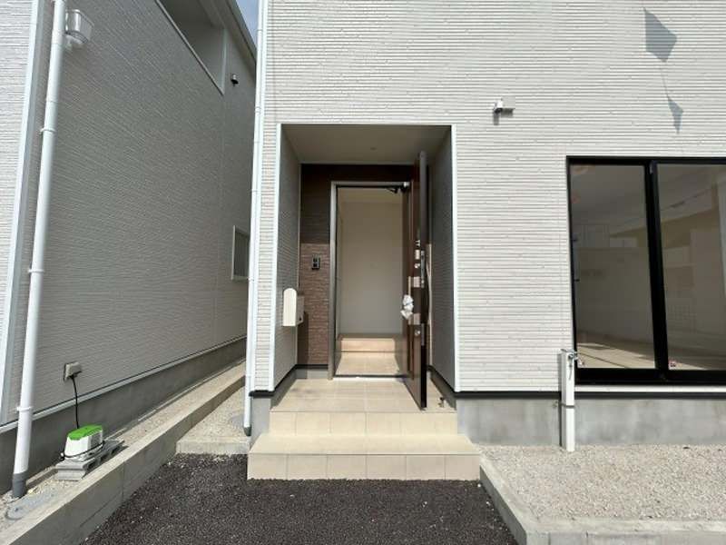 New 4LDK House for Sale in Uruma, Okinawa with Walk-in Closet - Thumbnail 3