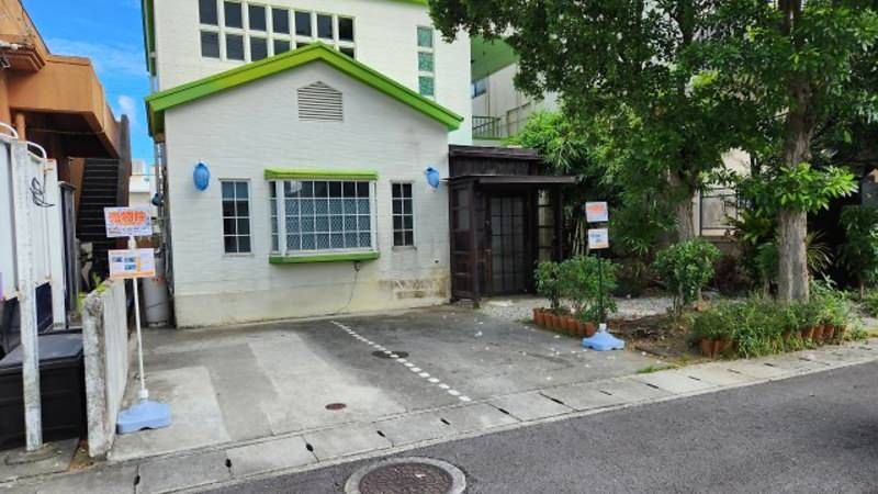 Okinawa City Awase Office for Rent with Residential Space - Thumbnail 3