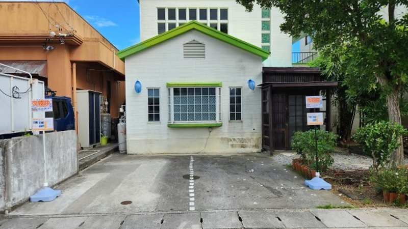 Okinawa City Awase Office for Rent with Residential Space - Thumbnail 4