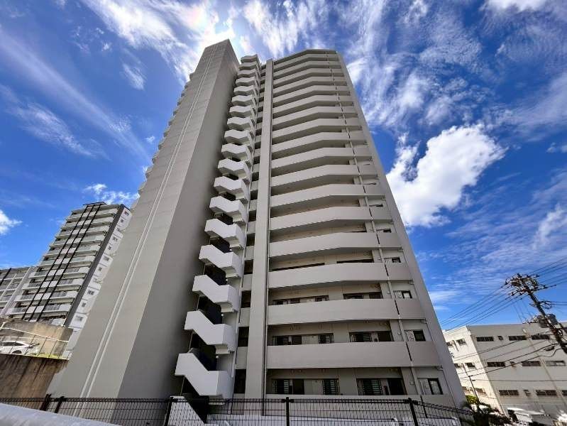 The Fin Tower Urasoe Shiroma 3LDK Investment Apartment for Sale - Thumbnail 2