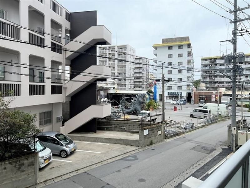 Premium Court Yogi Second 2LDK Apartment for Rent in Okinawa City - Thumbnail 2