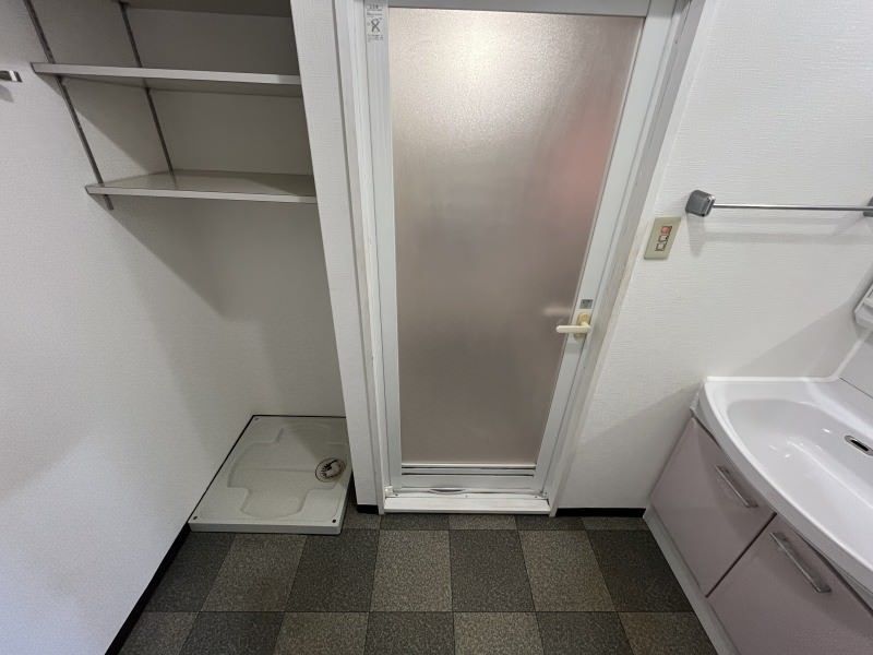 Renovated 4LDK Apartment for Sale in Lions Mansion Koza, Okinawa City - Thumbnail 4