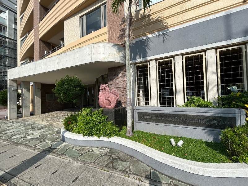 3LDK Ocean View Condominium for Sale in Chatan, Okinawa - Thumbnail 2