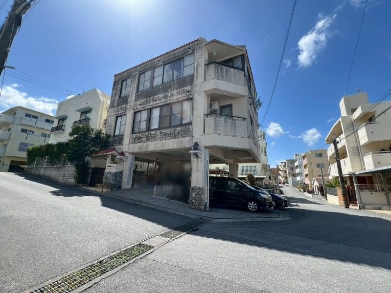 5DK Two-Generation House for Sale in Naha Makabi, Okinawa - Thumbnail 2