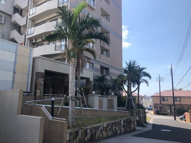 Ocean View 2LDK Apartment in Naha's Shintoshin Area - Thumbnail 2