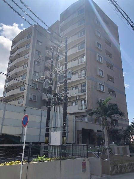 Ocean View 2LDK Apartment in Naha's Shintoshin Area - Thumbnail 3