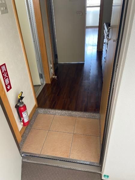 1K Apartment for Rent near Makishi Station, Naha, Okinawa - Thumbnail 2