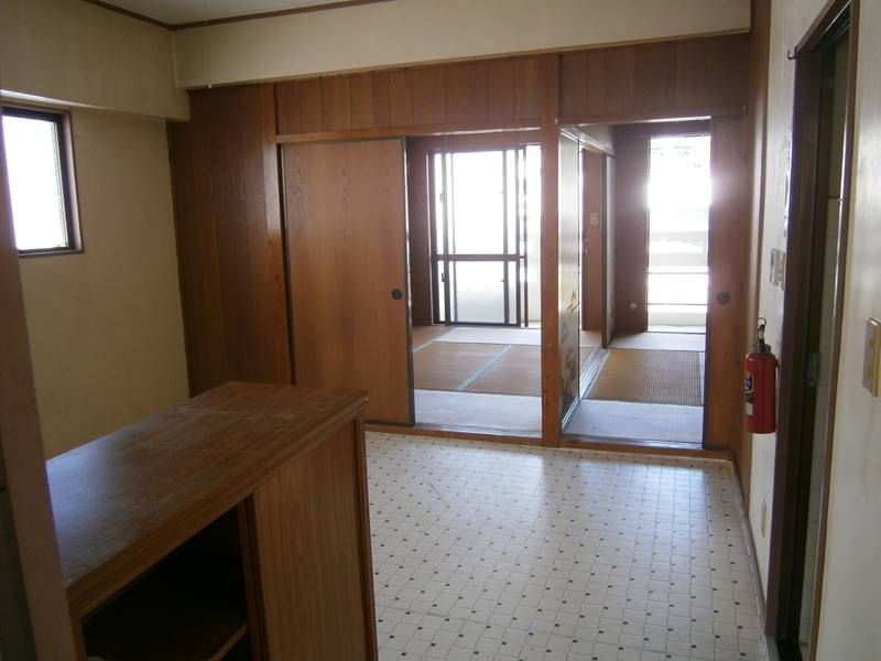 2DK Apartment for Rent in Haebaru, Okinawa - 39.7 sqm - Thumbnail 3
