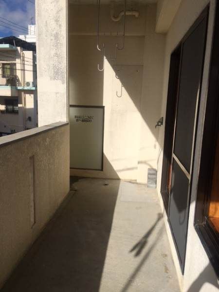 2DK Apartment with 2 Free Parking in Urasoe, Okinawa - Thumbnail 2