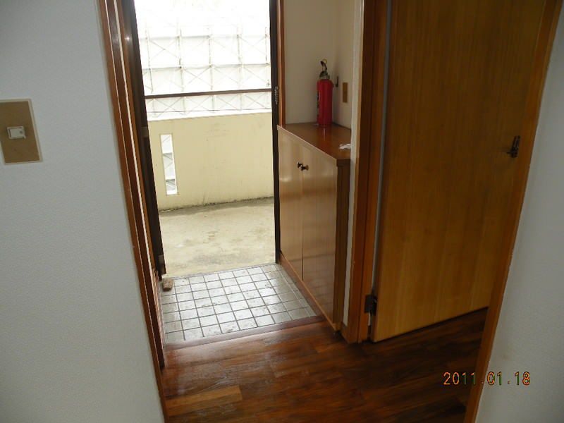 3DK Apartment for Rent in Ginowan City, Okinawa - Thumbnail 2