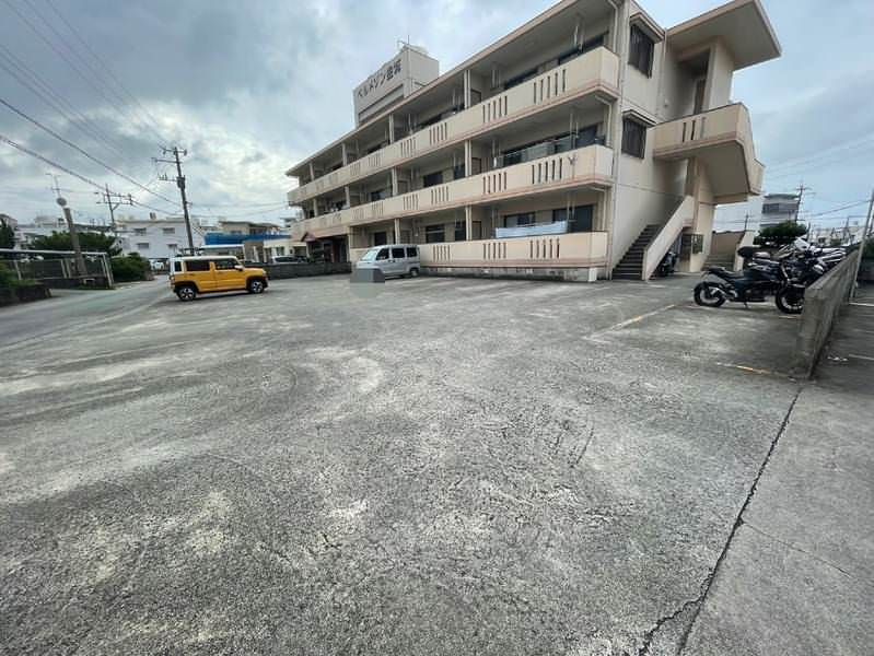 3DK Apartment for Rent in Haebaru Town, Okinawa - Thumbnail 3