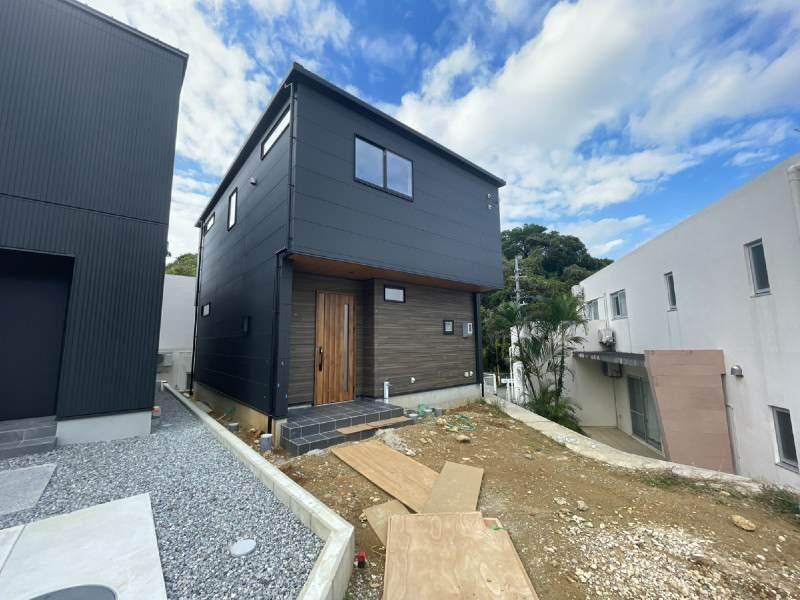 New 4LDK House for Sale in Okinawa City, Noborikawa - Thumbnail 2