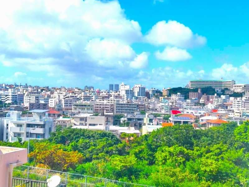 Renovated 3LDK Corner Apartment with Roof Balcony in Tomigusuku - Thumbnail 4