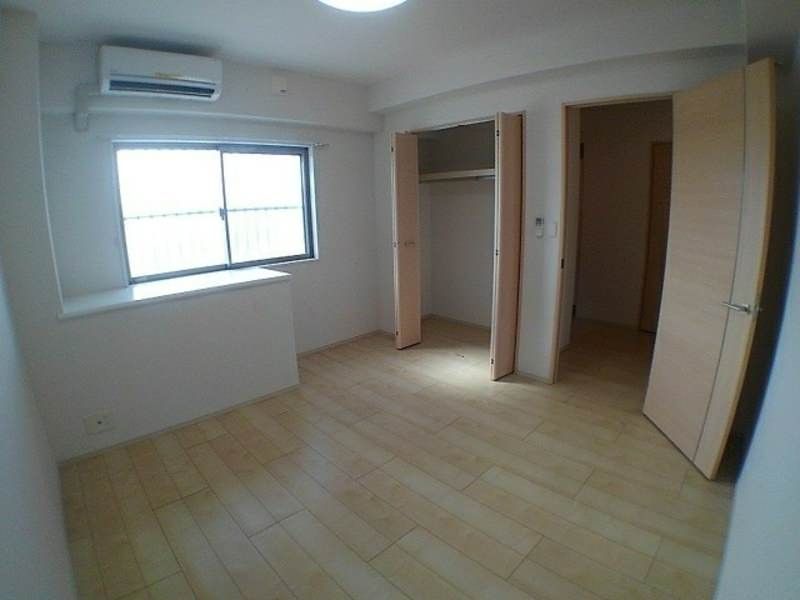 Chateau Ufuzato 2LDK Apartment for Rent in Okinawa City - Thumbnail 4