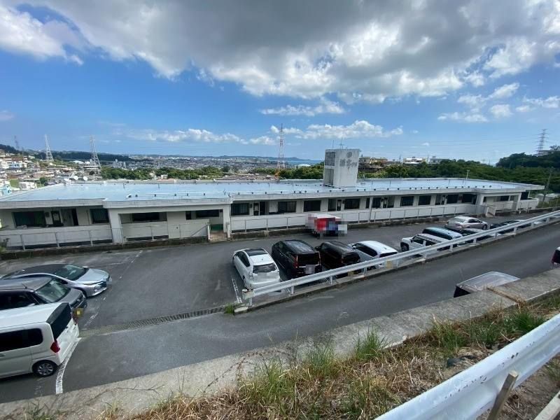 Renovated 2LDK Apartment for Sale in Okinawa City's Momohara - Thumbnail 2