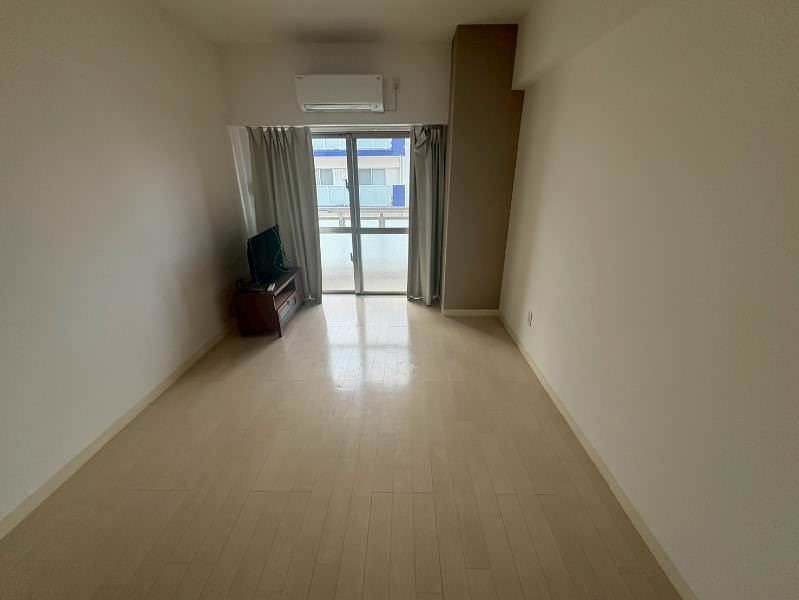 1K Apartment for Rent in Koe, Chatan, Okinawa - Pet Friendly - Thumbnail 3