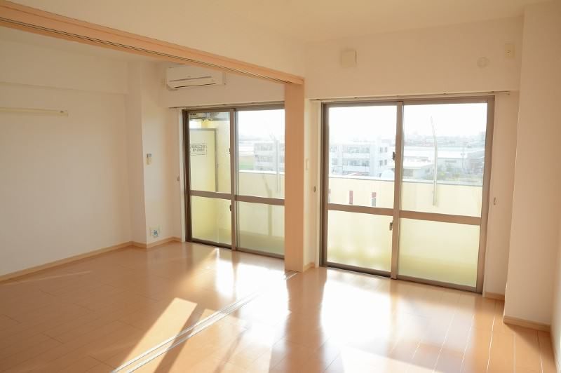 1LDK Apartment for Rent in Itoman City, Okinawa | Modern Amenities - Thumbnail 2