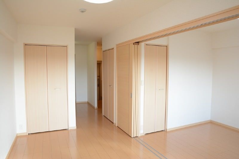 1LDK Apartment for Rent in Itoman City, Okinawa | Modern Amenities - Thumbnail 3